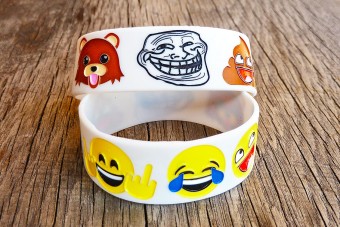 Smiley Armband mit Pedobär Awesome Shit Mittelfinger Smiley Troll Face