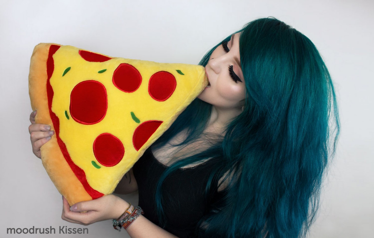 Pizza Kissen Cute Girl